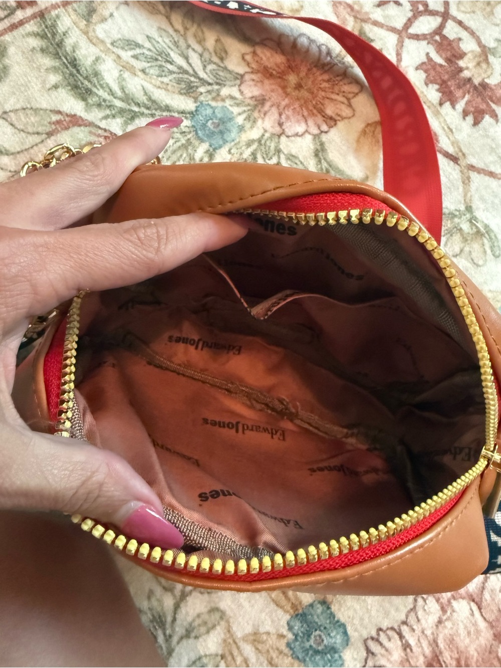 St. Louis Cardinals Crossbody Bag | Gold Chain Strap | Faux Leather Purse - Picture 3 of 7